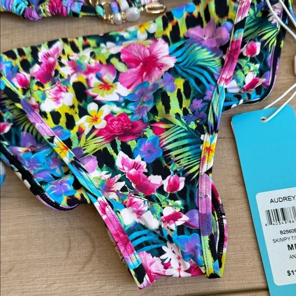 Beach Bunny Floral Bikini Set - Picture 2 of 4